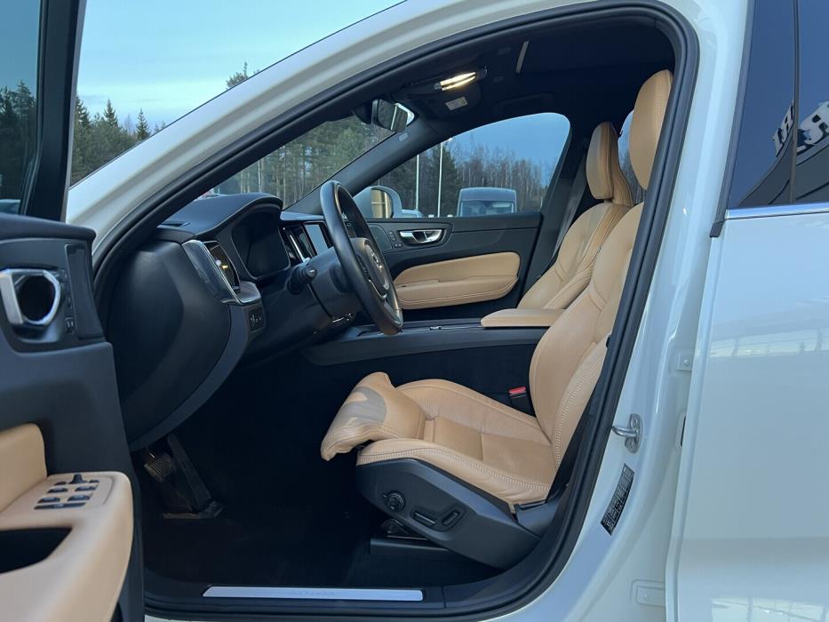 VOLVO XC60 2022