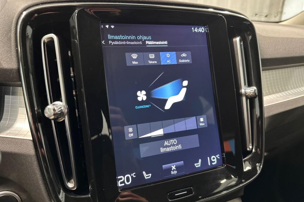 VOLVO XC40 2019