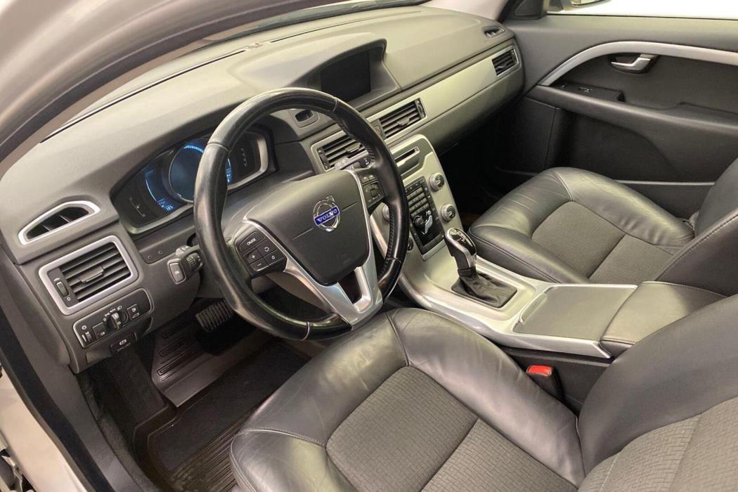 VOLVO V70 2014