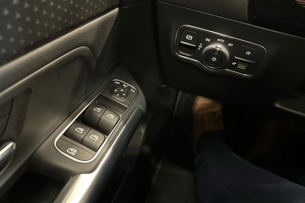 MERCEDES-BENZ GLA 2024