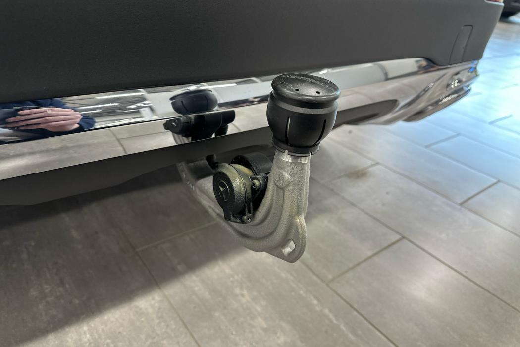 MERCEDES-BENZ GLA 2024