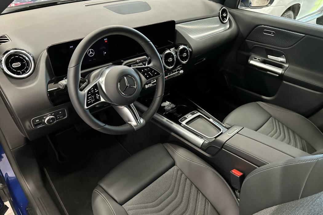 MERCEDES-BENZ GLA 2024