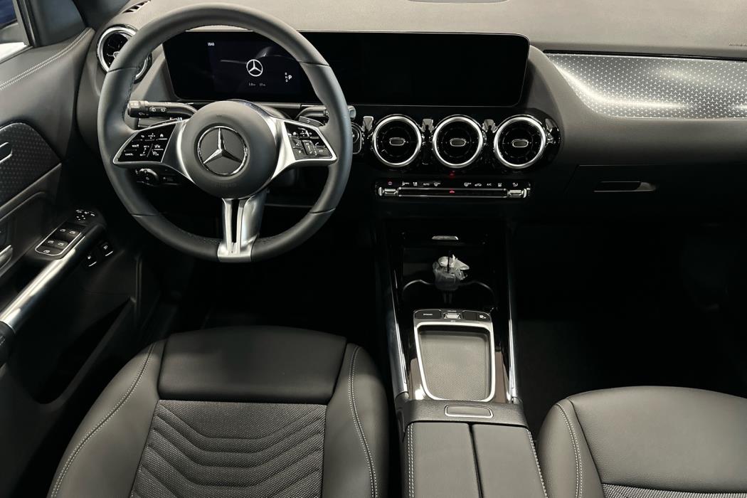 MERCEDES-BENZ GLA 2024