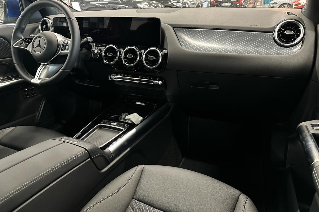 MERCEDES-BENZ GLA 2024