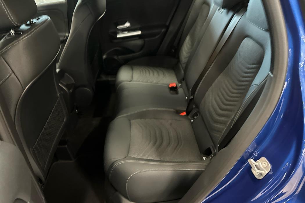 MERCEDES-BENZ GLA 2024