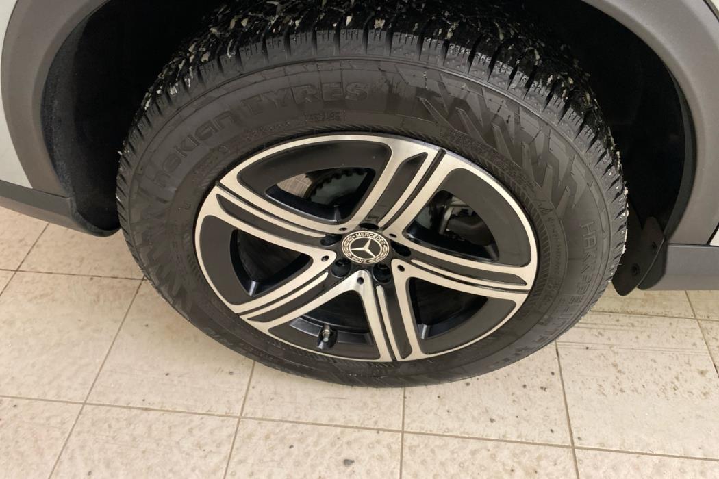 MERCEDES-BENZ GLC 2025