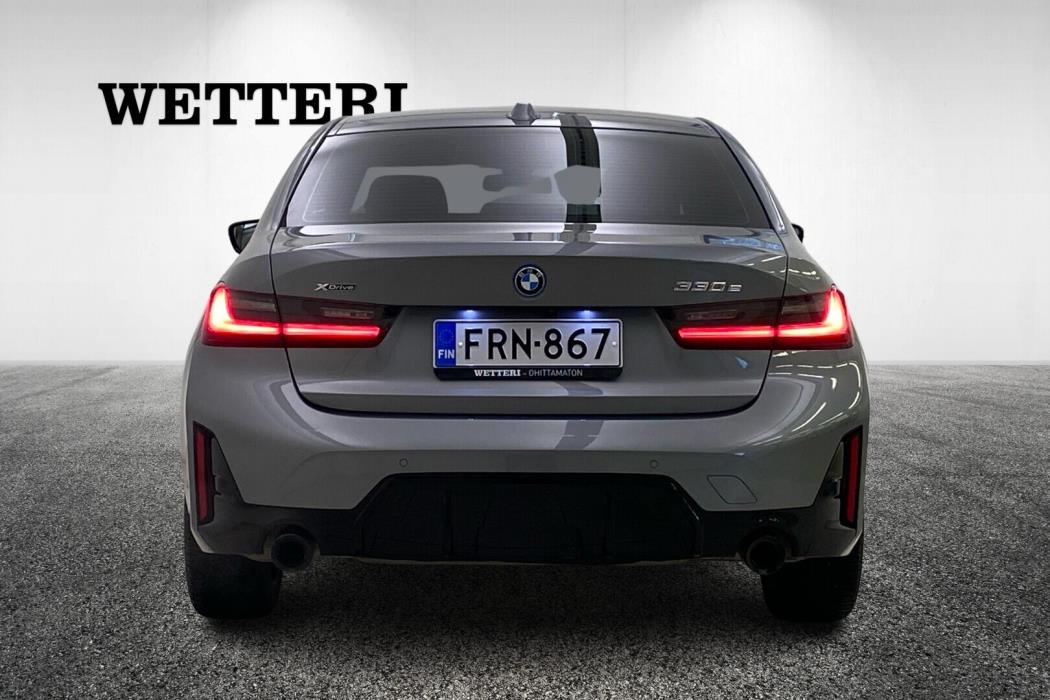 BMW 330 2023