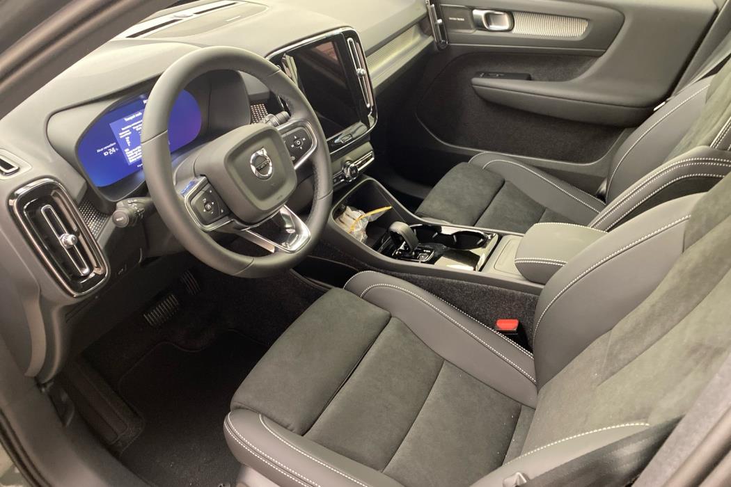 VOLVO EX40 2027