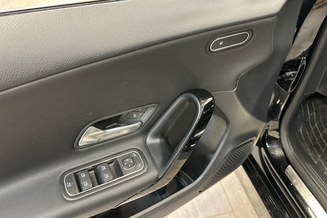 MERCEDES-BENZ A 2018