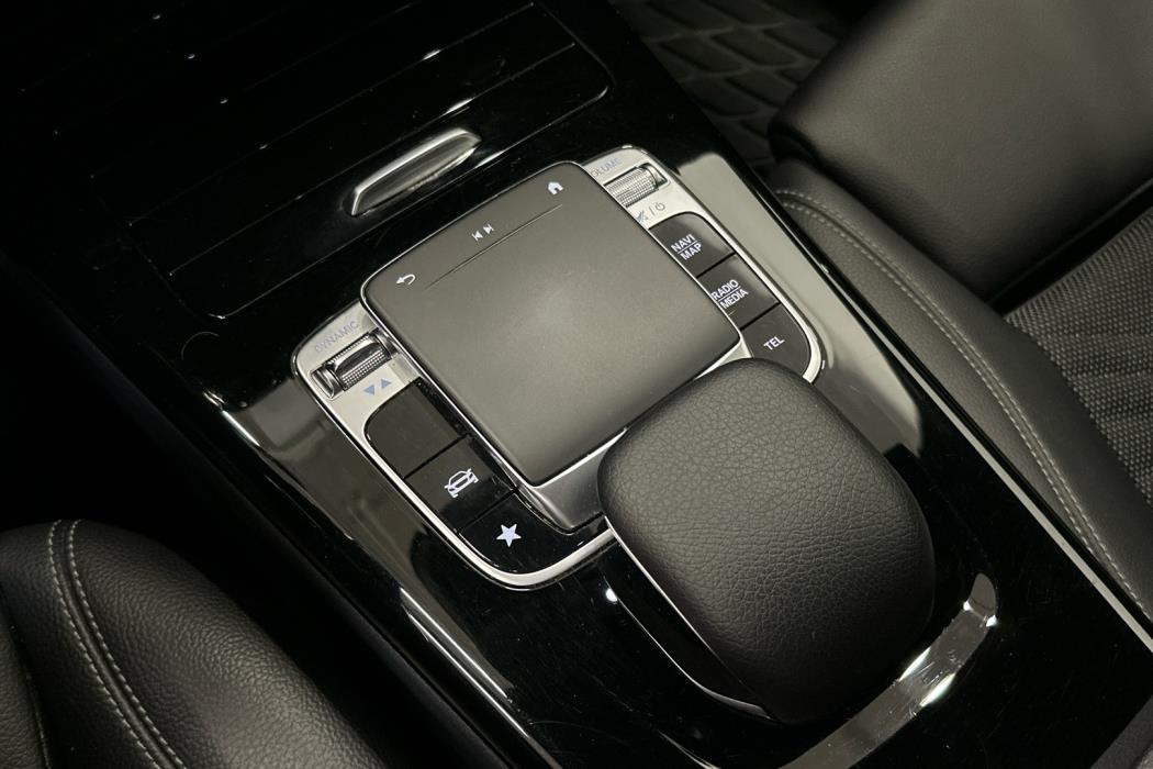 MERCEDES-BENZ A 2018