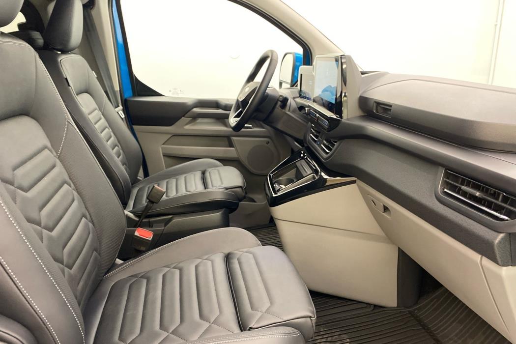 FORD Tourneo Custom 2025