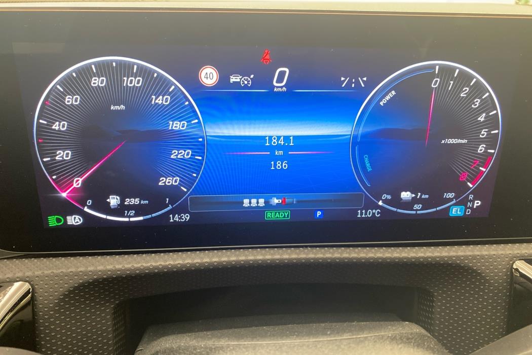 MERCEDES-BENZ CLA 2025