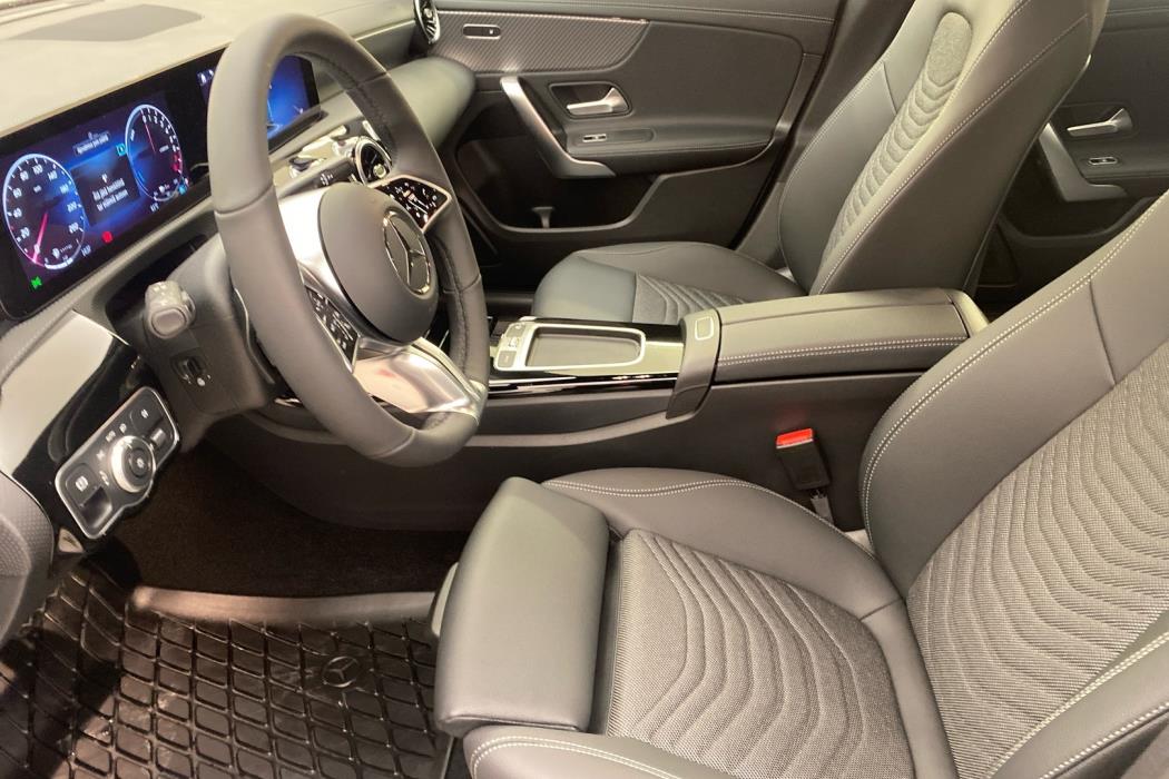 MERCEDES-BENZ CLA 2025