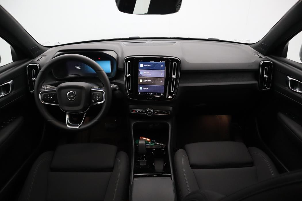 VOLVO XC40 2023