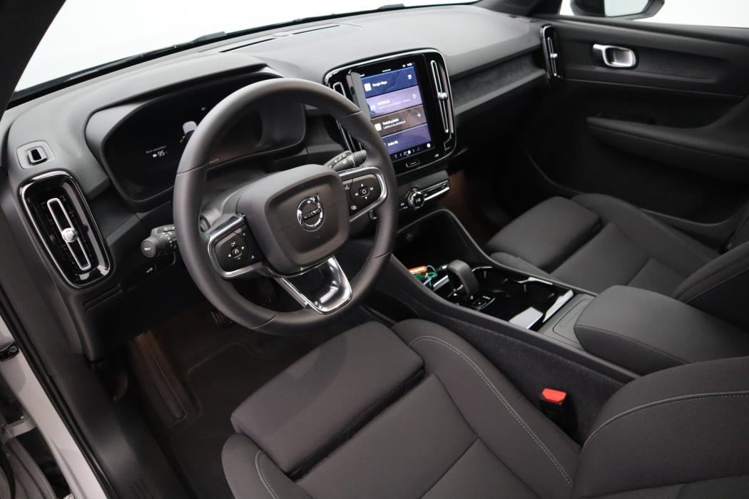 VOLVO XC40 2023