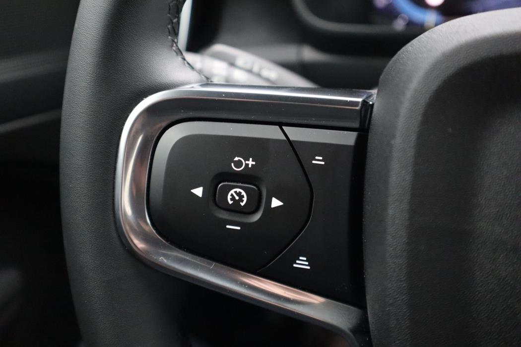 VOLVO XC40 2023