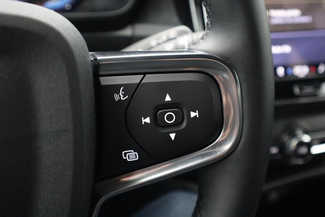 VOLVO XC40 2023