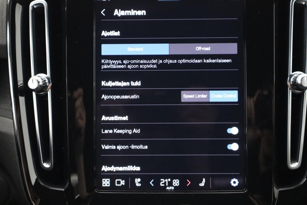 VOLVO XC40 2023