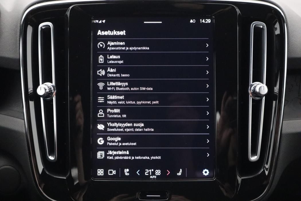 VOLVO XC40 2023