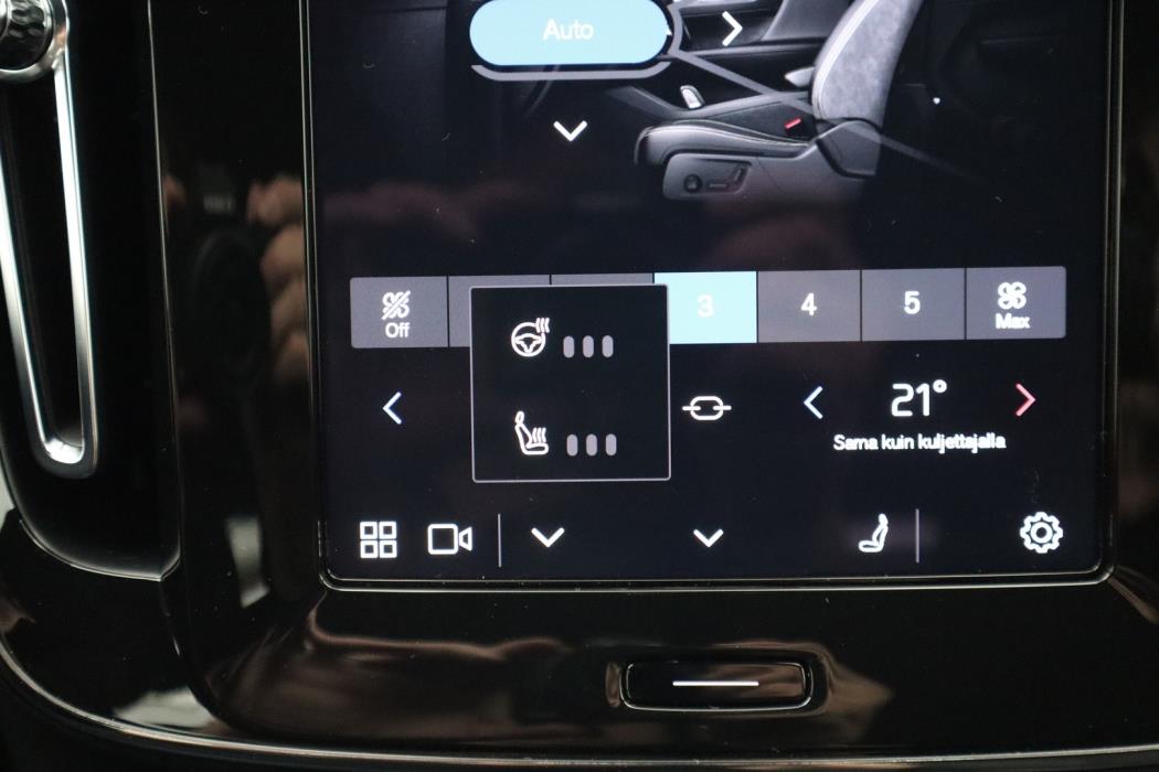 VOLVO XC40 2023