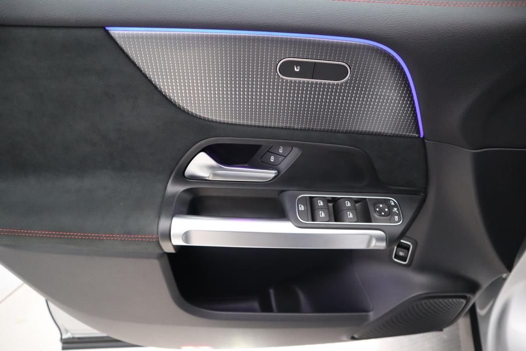 MERCEDES-BENZ EQB 2024
