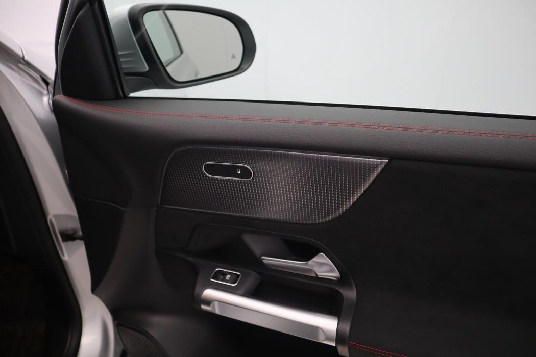 MERCEDES-BENZ EQB 2024