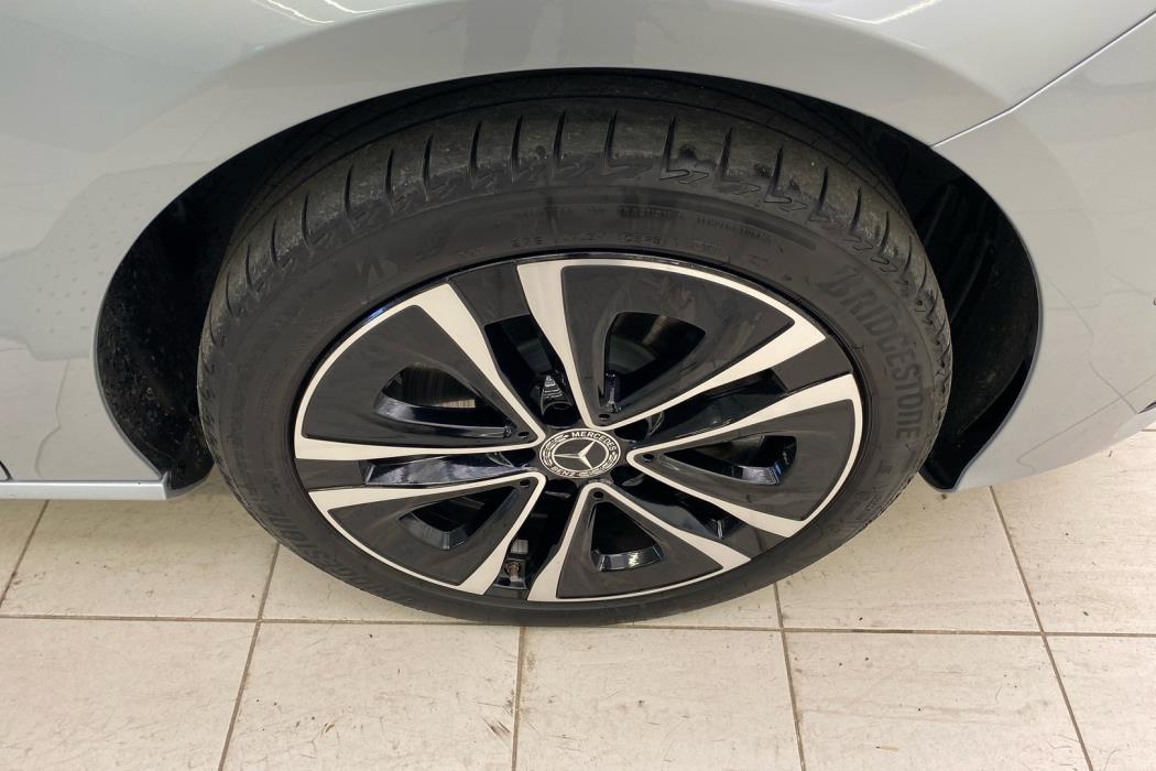 MERCEDES-BENZ CLA 2025