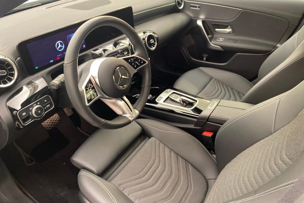 MERCEDES-BENZ CLA 2025