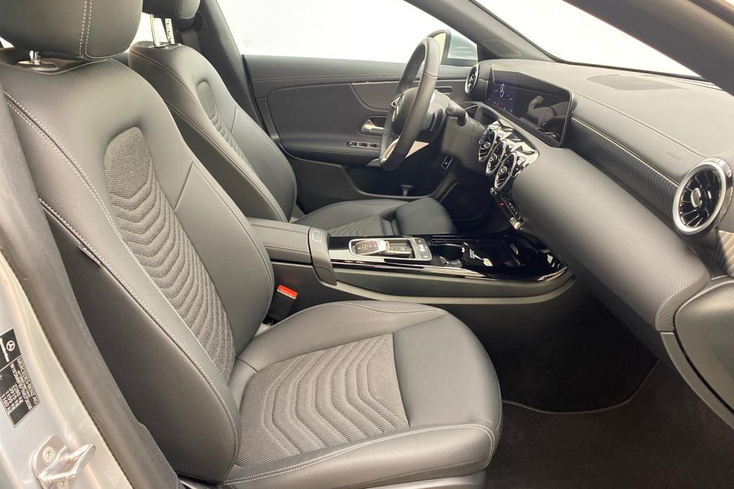 MERCEDES-BENZ CLA 2025