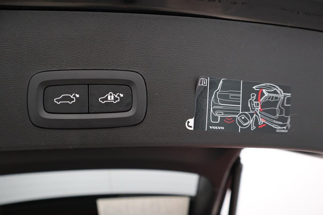 VOLVO XC40 2022