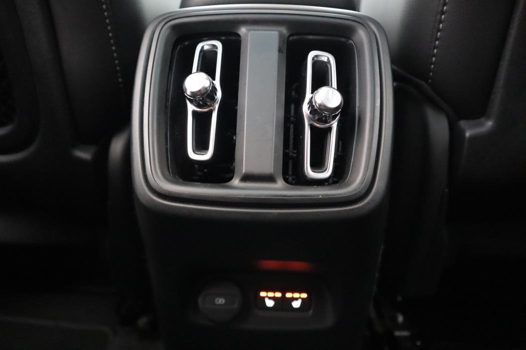VOLVO XC40 2022