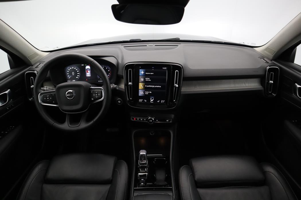 VOLVO XC40 2022