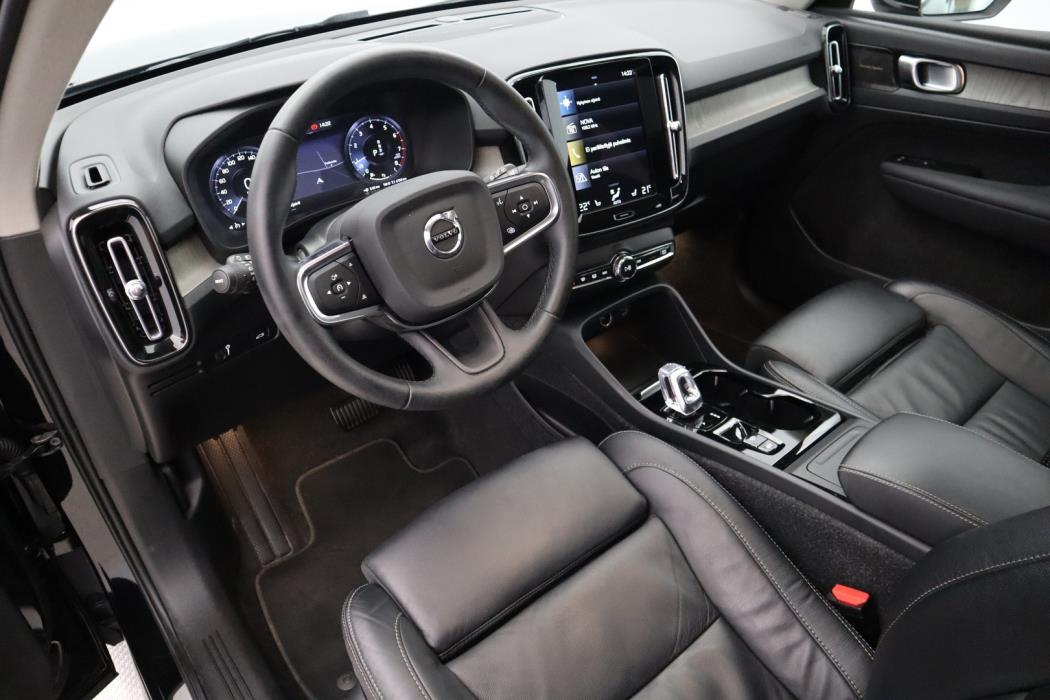 VOLVO XC40 2022