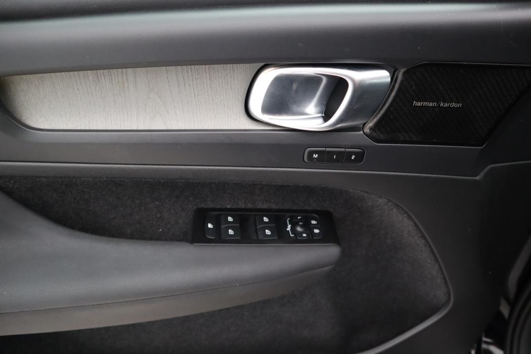 VOLVO XC40 2022