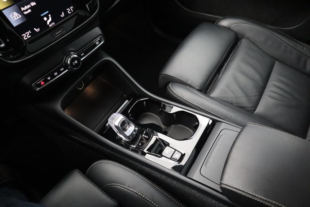 VOLVO XC40 2022