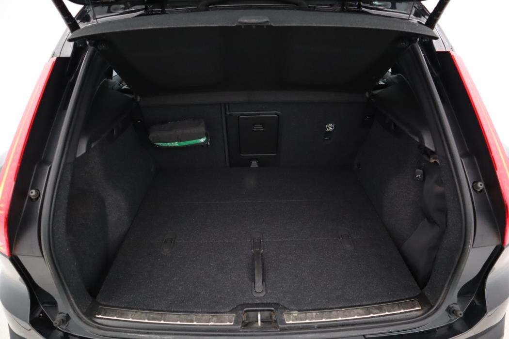 VOLVO XC40 2022