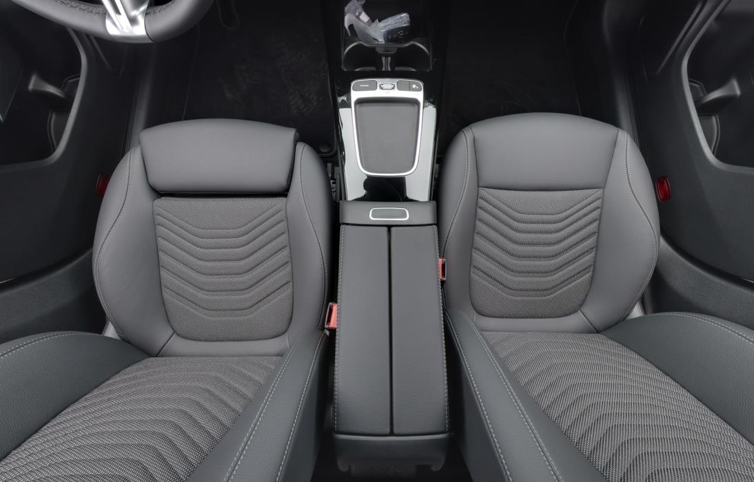 MERCEDES-BENZ CLA 2025