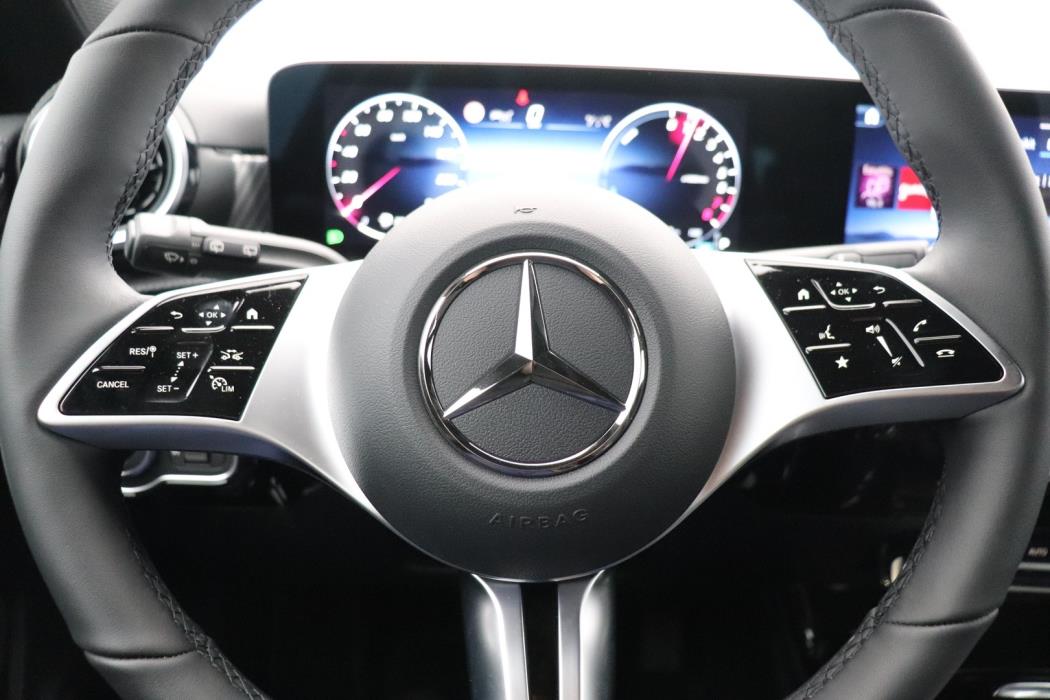 MERCEDES-BENZ CLA 2025