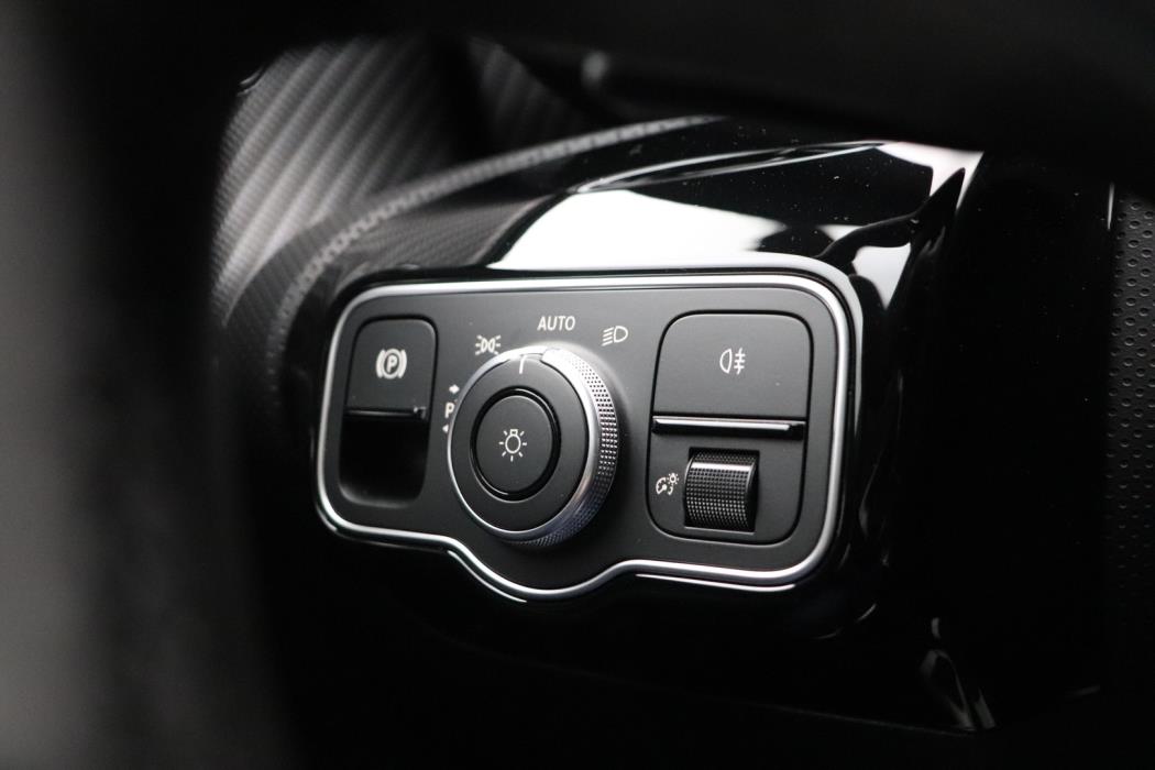 MERCEDES-BENZ CLA 2025