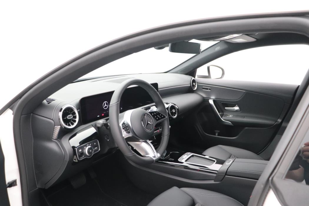 MERCEDES-BENZ CLA 2025