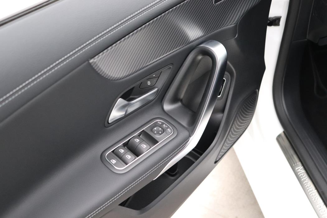 MERCEDES-BENZ CLA 2025