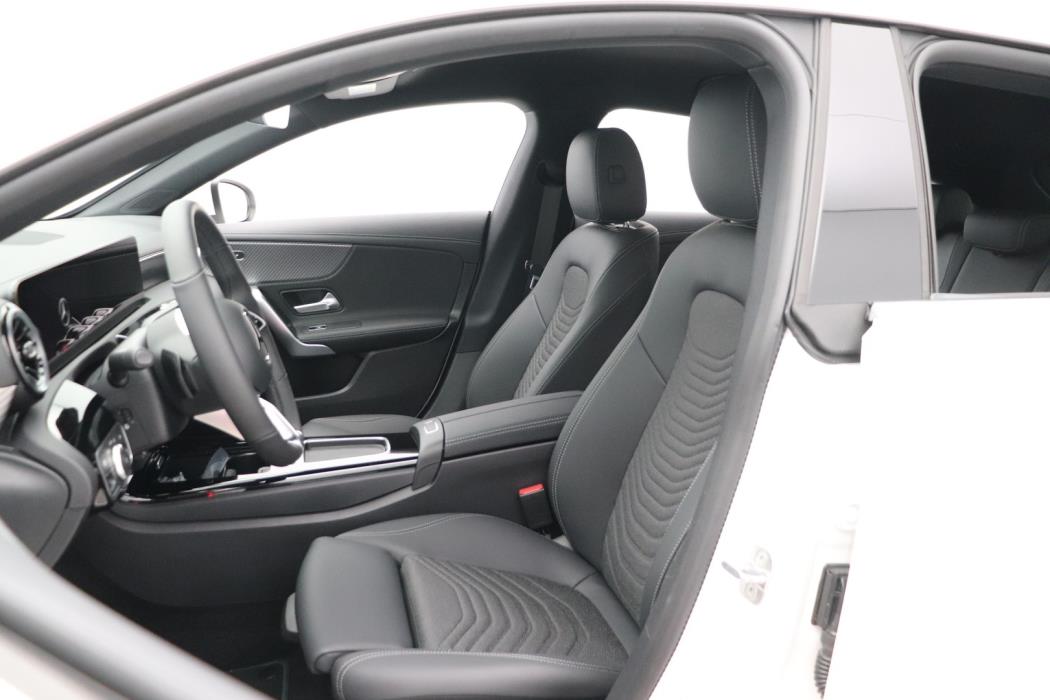 MERCEDES-BENZ CLA 2025