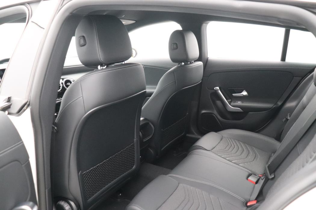 MERCEDES-BENZ CLA 2025