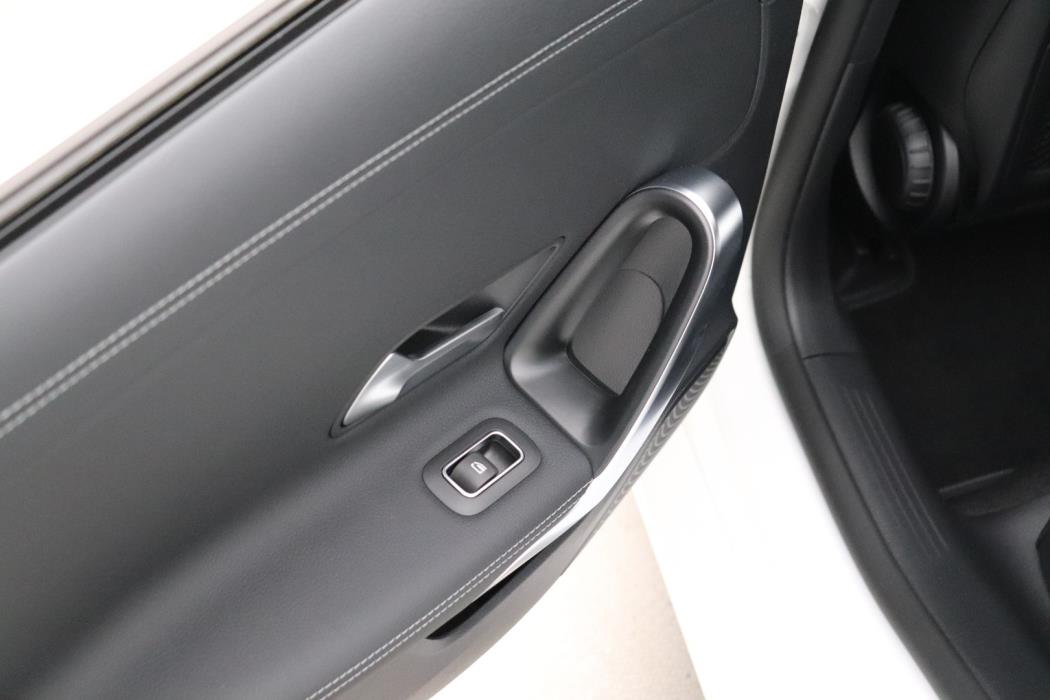 MERCEDES-BENZ CLA 2025