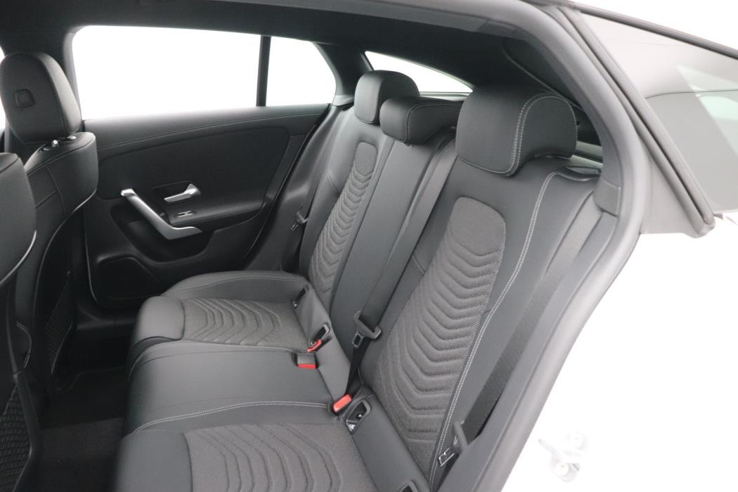MERCEDES-BENZ CLA 2025