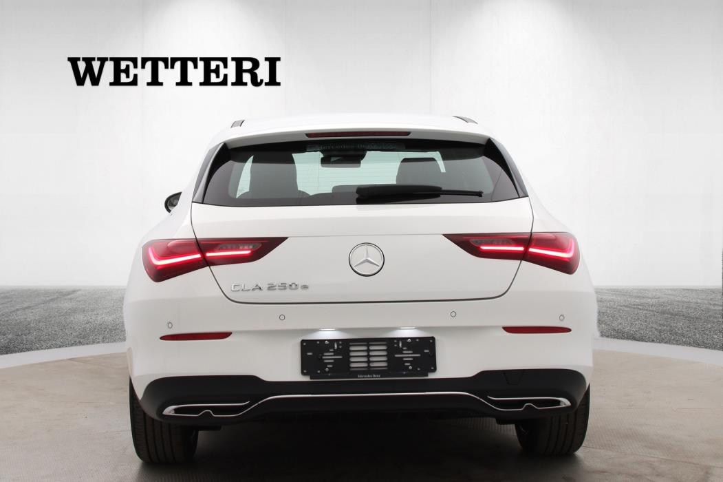 MERCEDES-BENZ CLA 2025