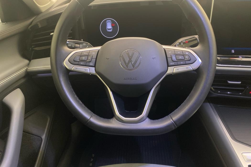 VOLKSWAGEN Passat 2024