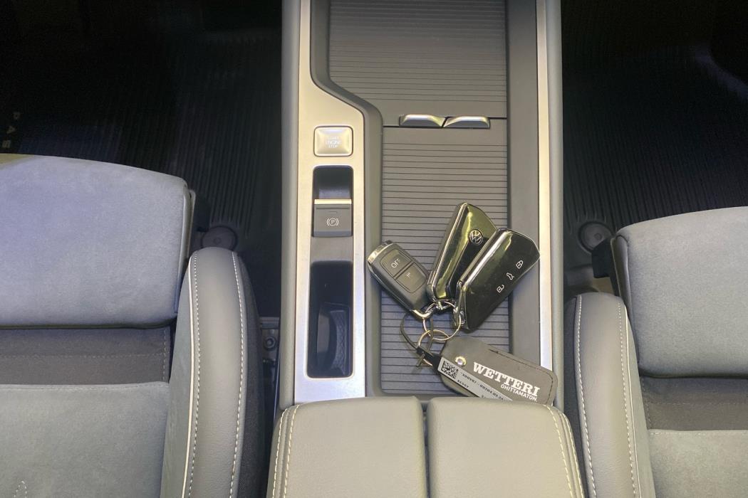 VOLKSWAGEN Passat 2024