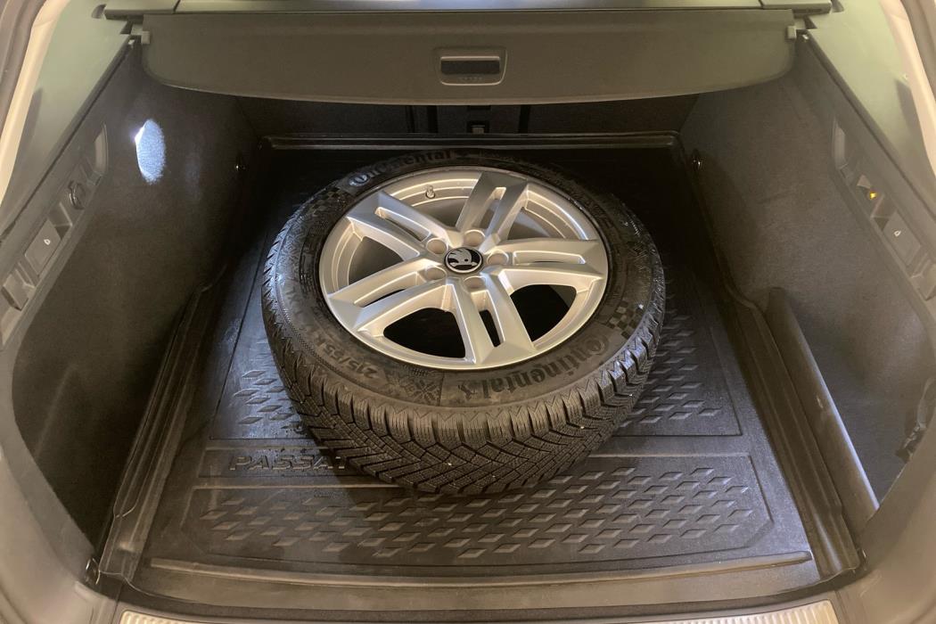 VOLKSWAGEN Passat 2024