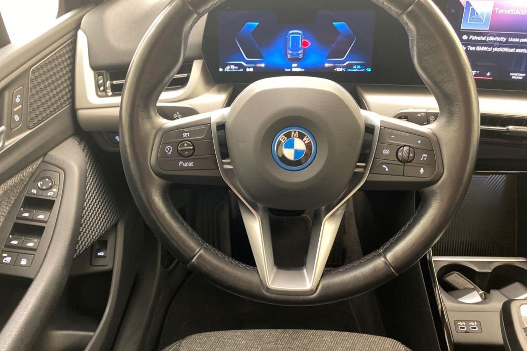 BMW 225 2022